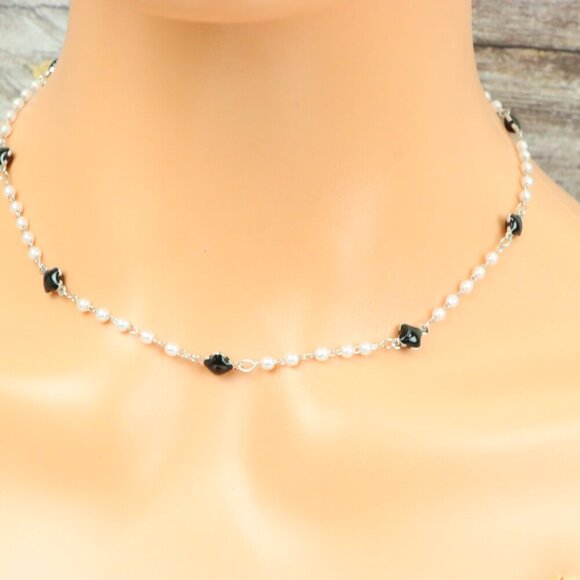 "Minimalist Necklace – Timeless, Elegant Jewelry for Her, MAR091747 - Picture 5 of 10